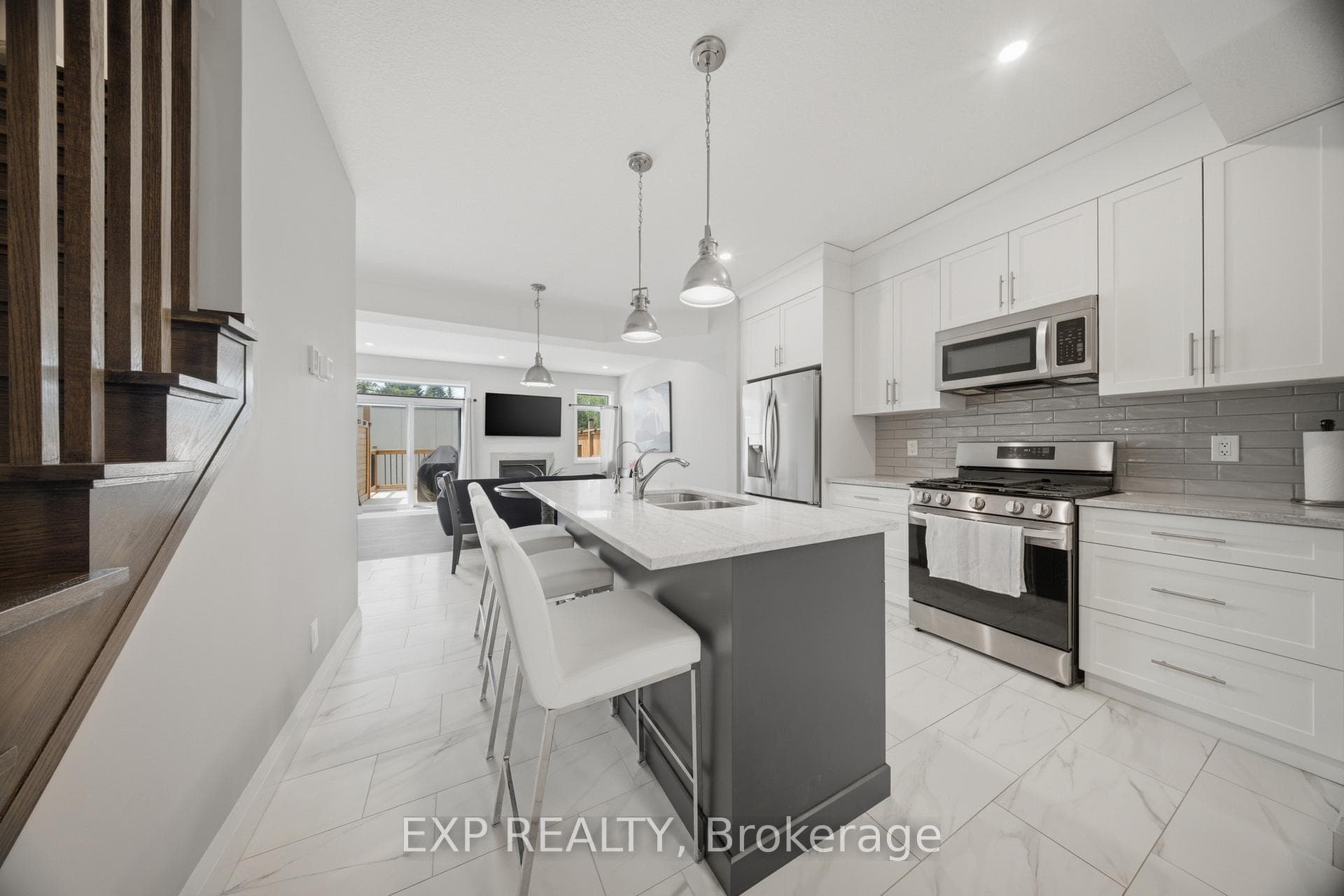 107 Stephenson Way photo 10