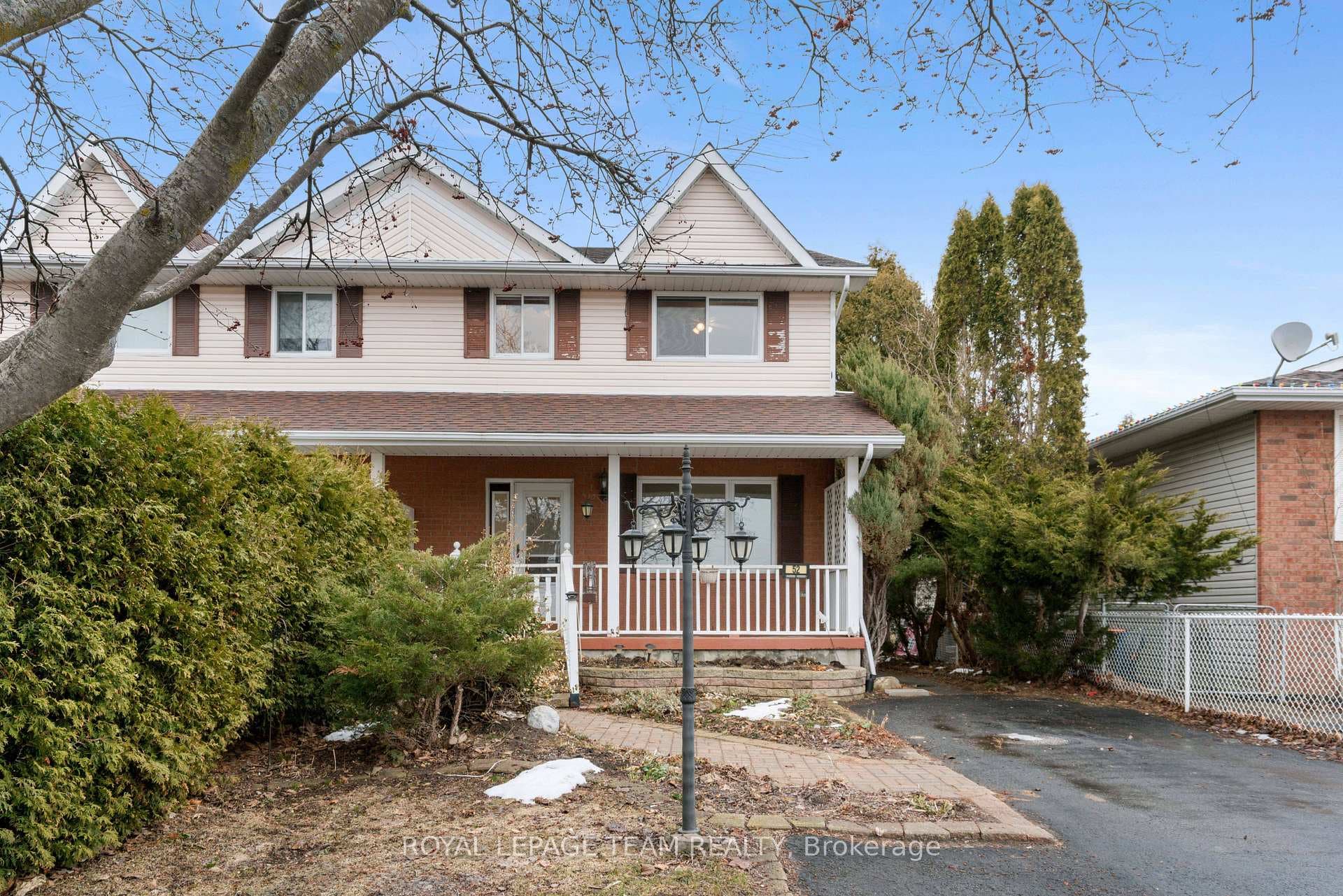 52 Rowan Drive photo 2