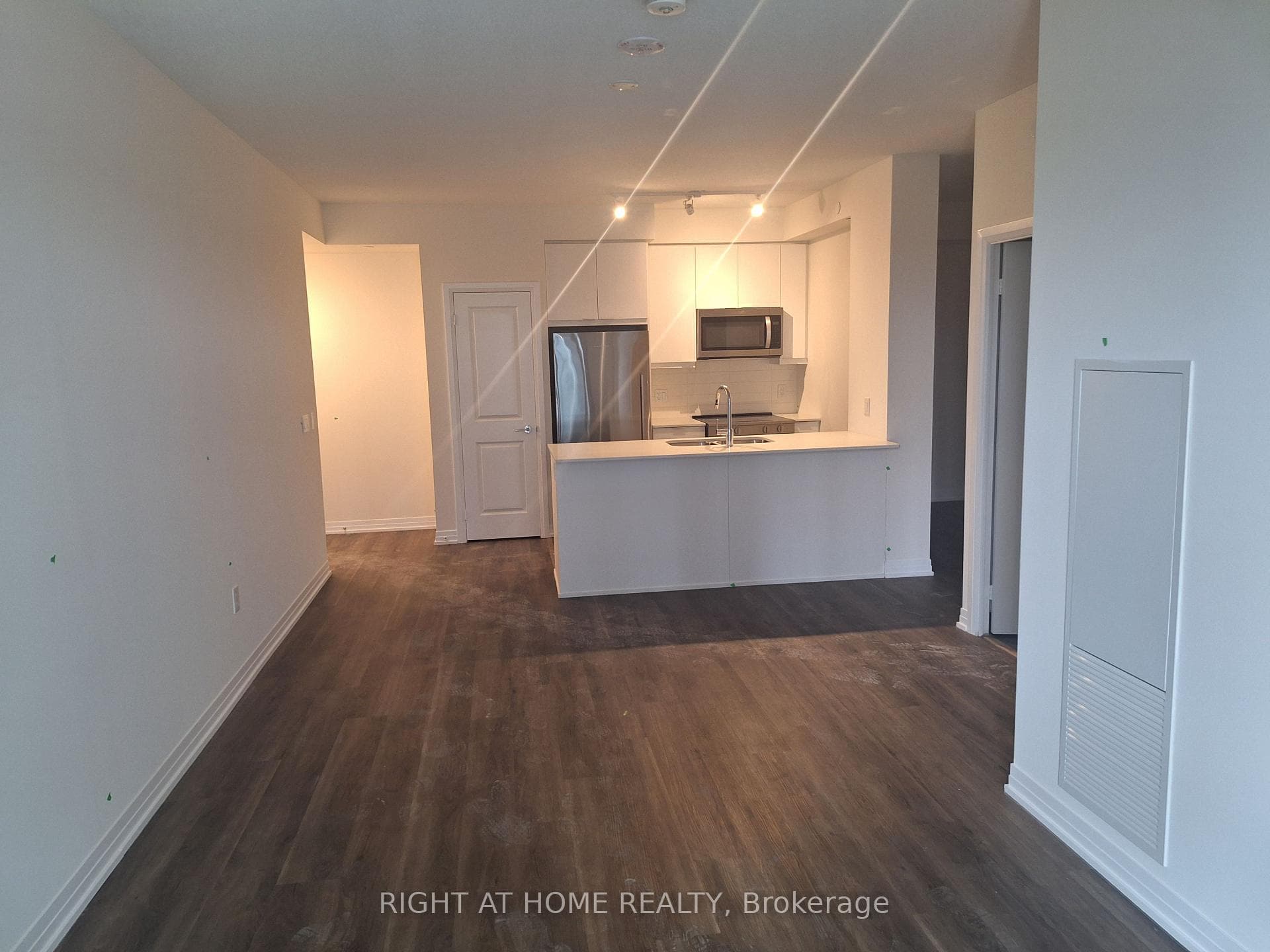 15 Watergarden Drive Unit 905 photo 3