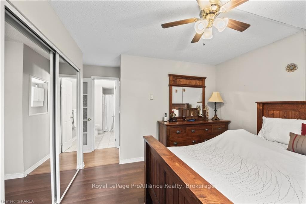 580 ARMSTRONG Road Unit 202 photo 13
