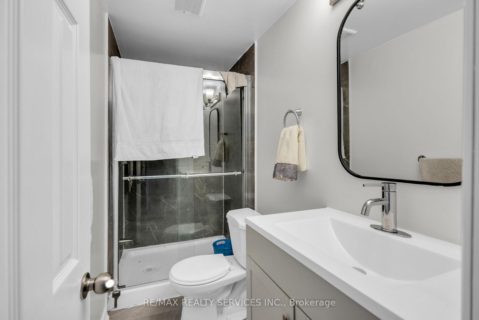 115 Foster Crescent Unit 115 photo 8