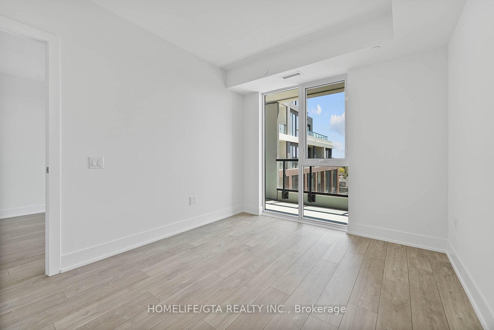 858 Dupont Street Unit 602 photo 27
