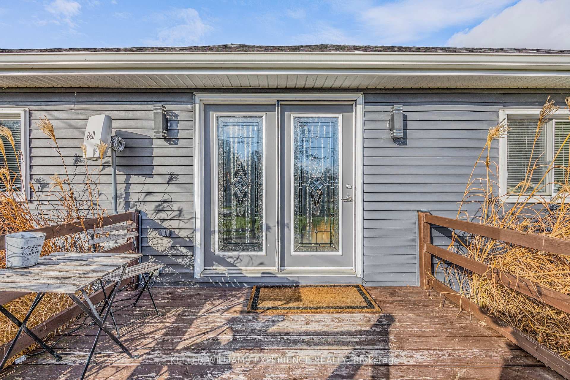 1174 Alfred Street photo 3