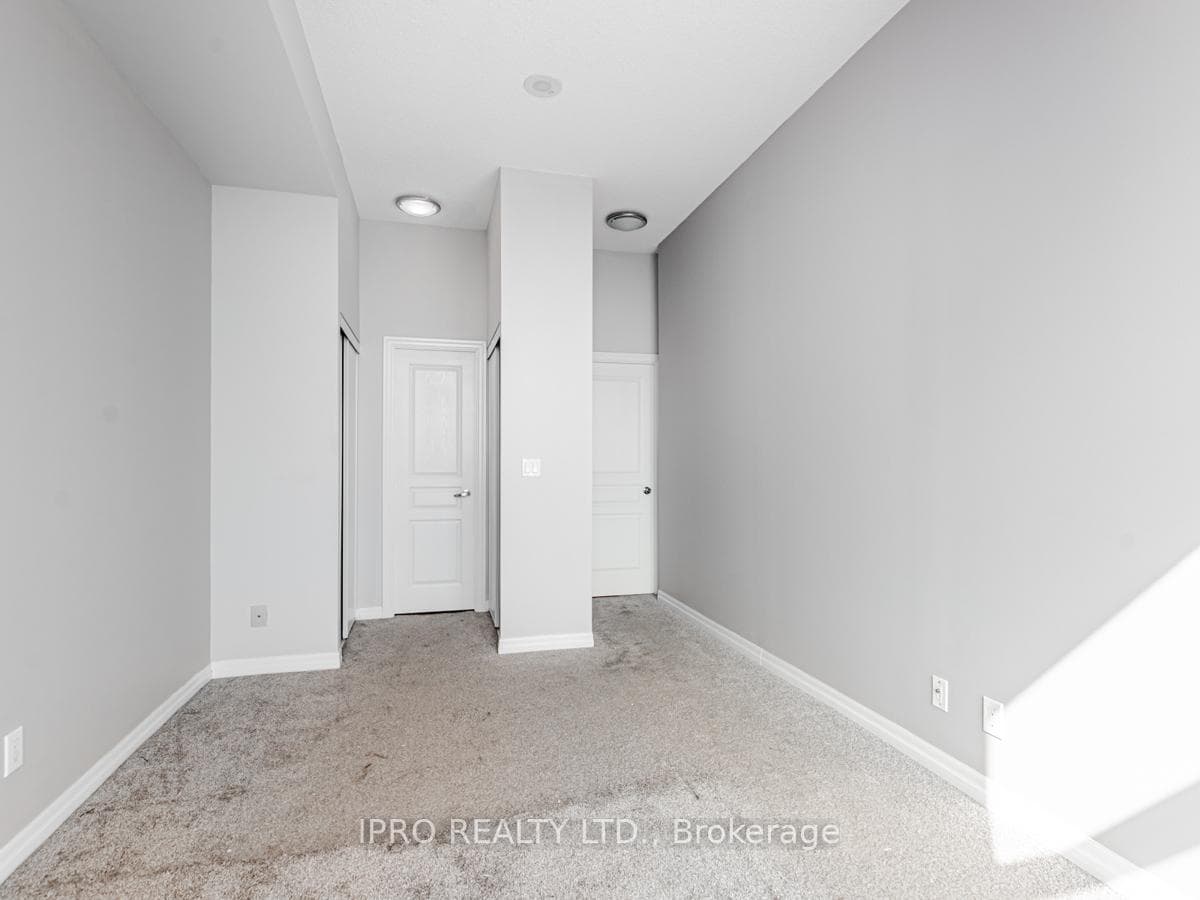 220 Burnhamthorpe Road Unit 3202 photo 22