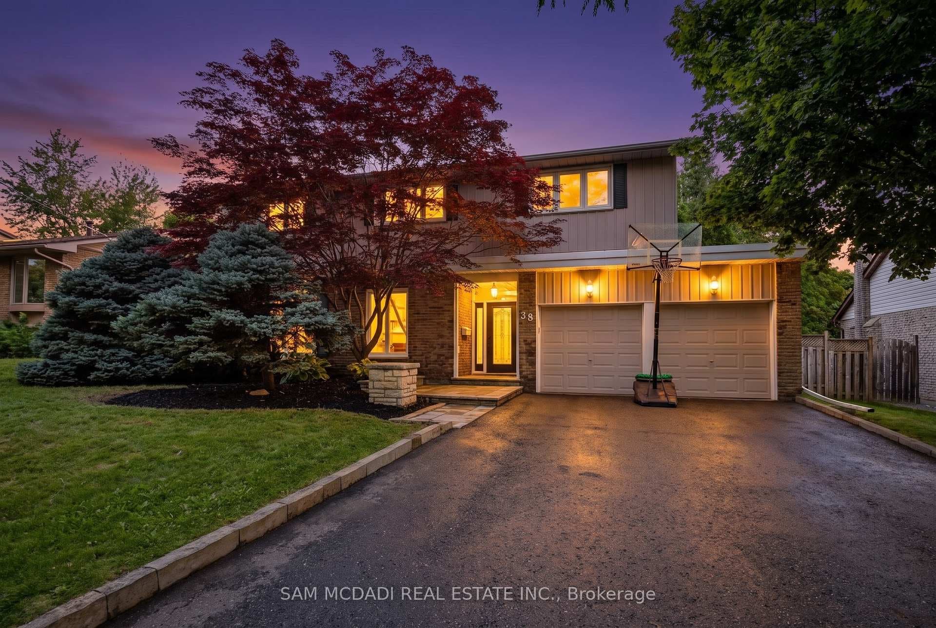 38 Kenninghall Boulevard photo 1