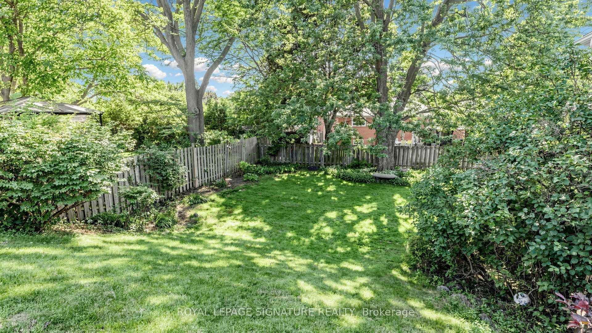 134 Oakmeadow Boulevard photo 19