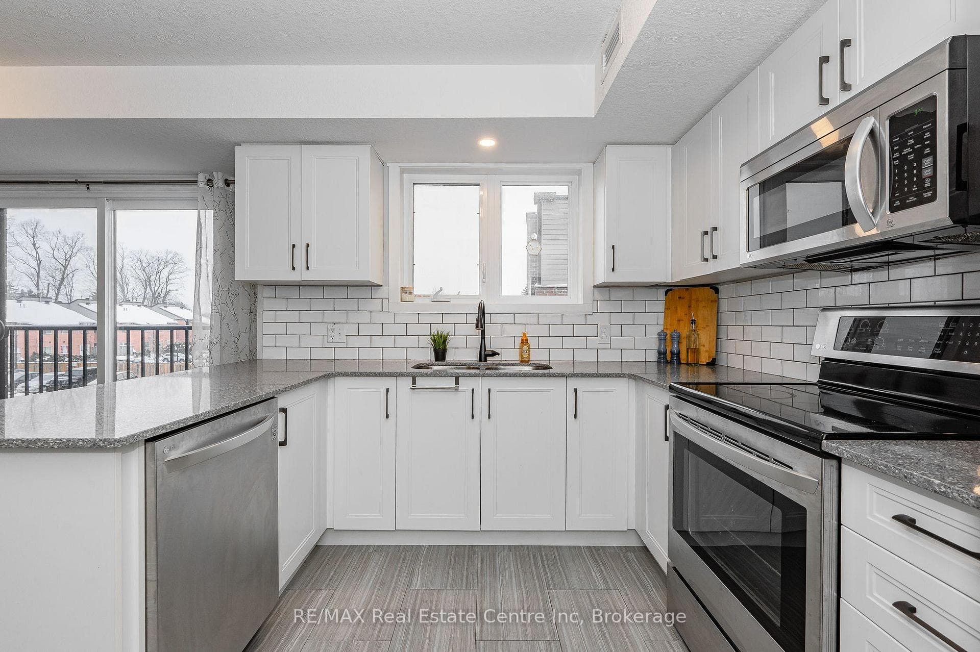 190 Century Hill Drive Unit B4 photo 5