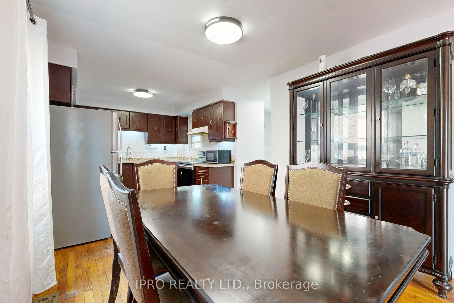 32 Tipton Crescent photo 14