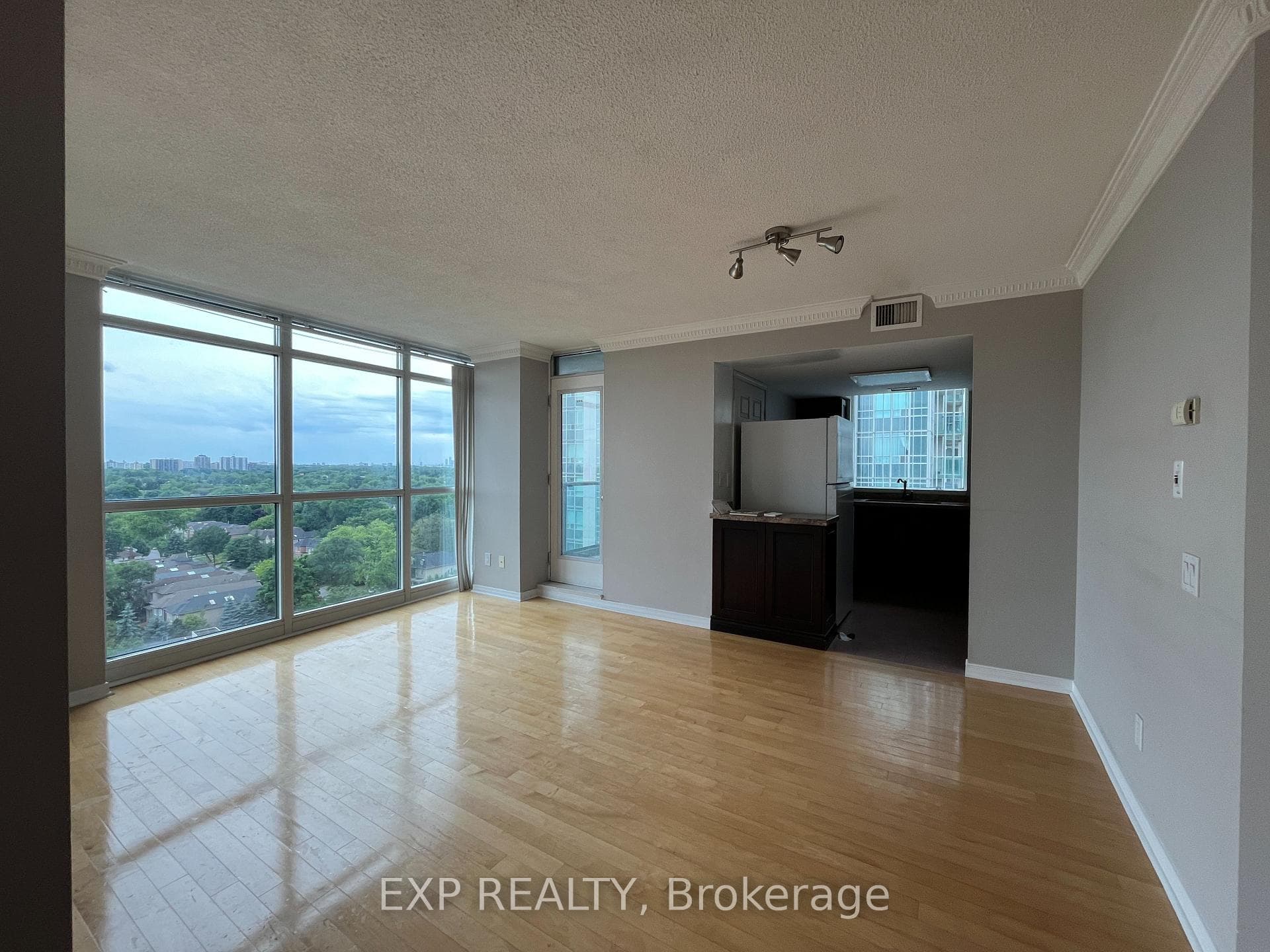 28 Harrison Garden Boulevard Unit 1608 photo 6