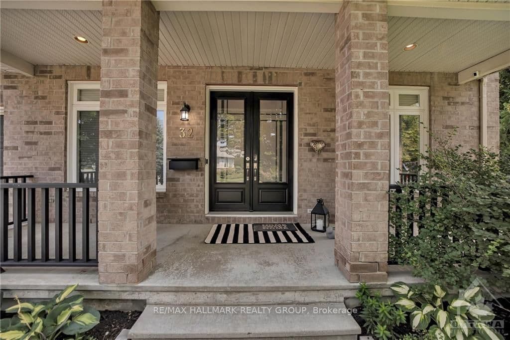 32 BARONESS Drive photo 2