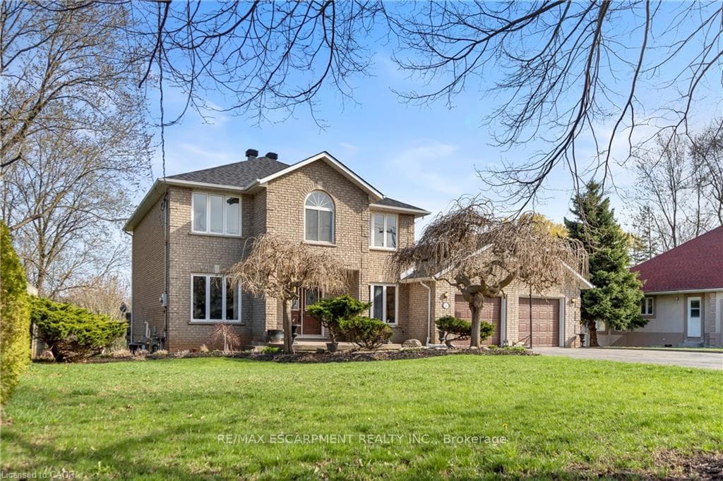 266 Sumach Drive photo 3