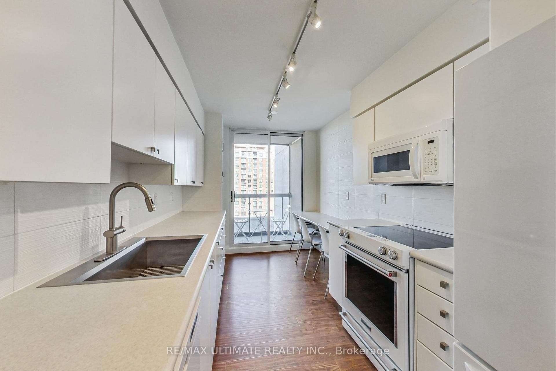 253 Merton Street Unit #803 photo 7