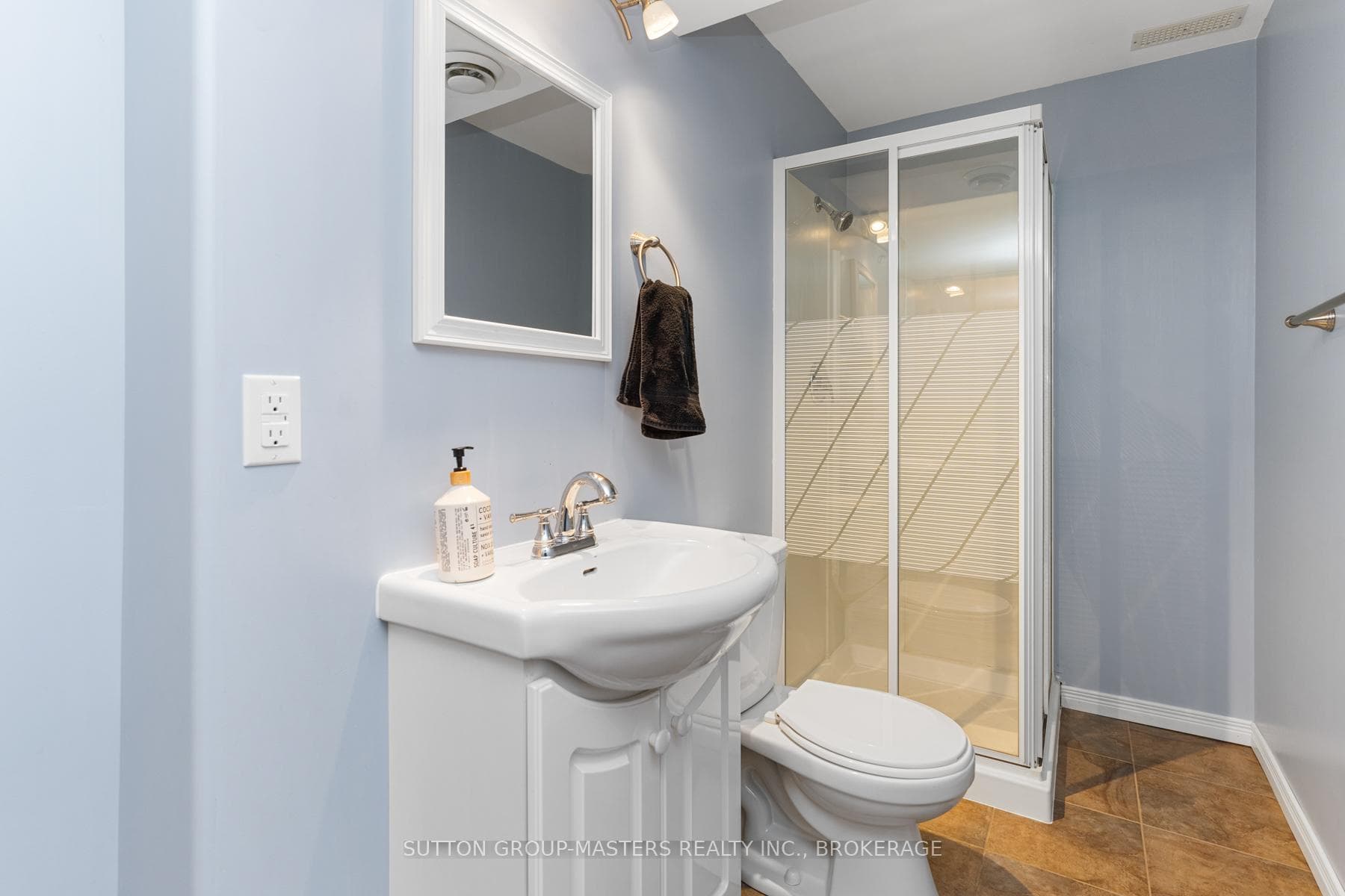 523 Freeman Crescent photo 43