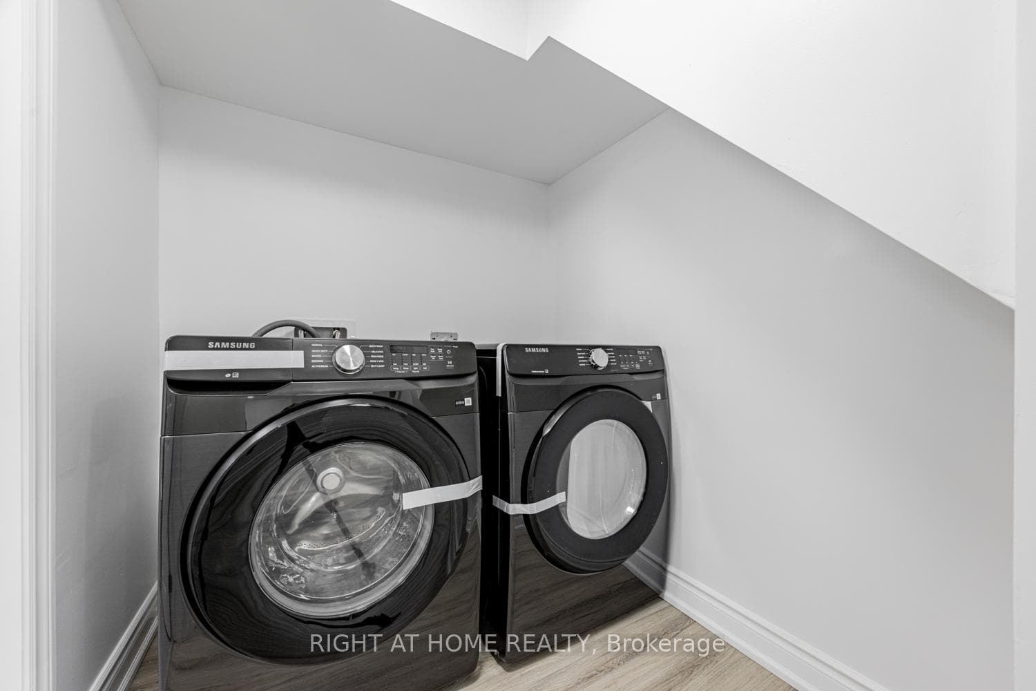 225 Essex Avenue Unit lower Unit photo 6