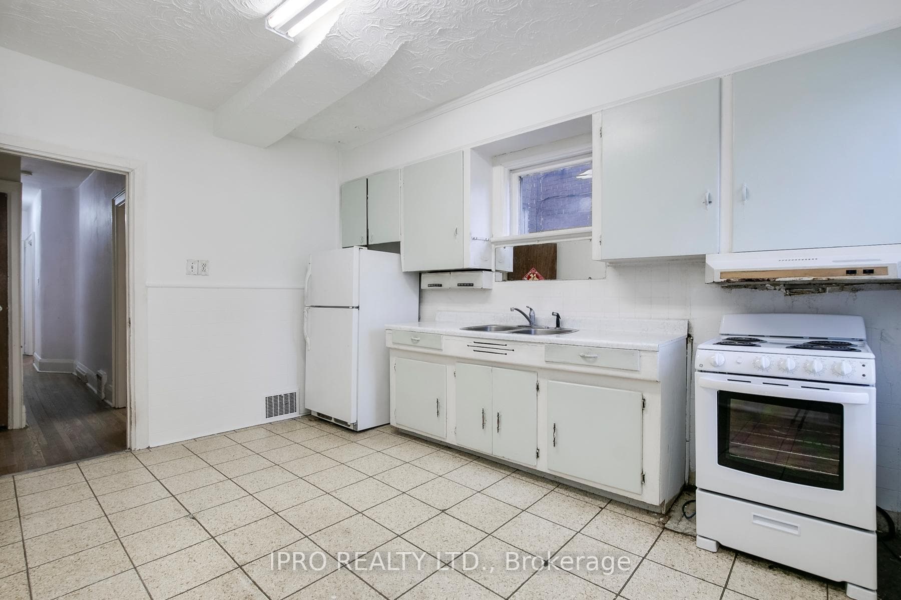 513 Carlaw Avenue photo 13