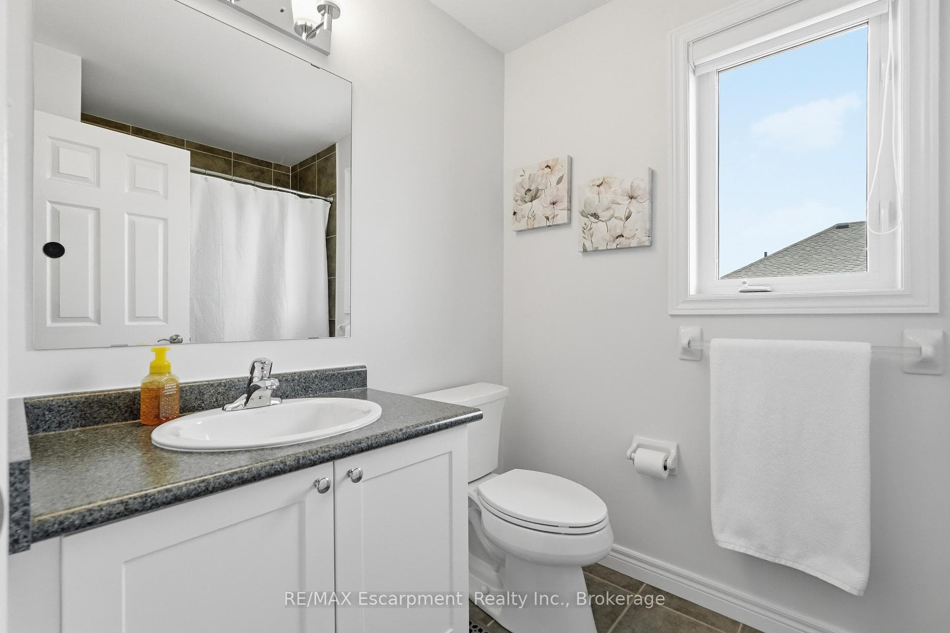 5216 Garland Crescent photo 30