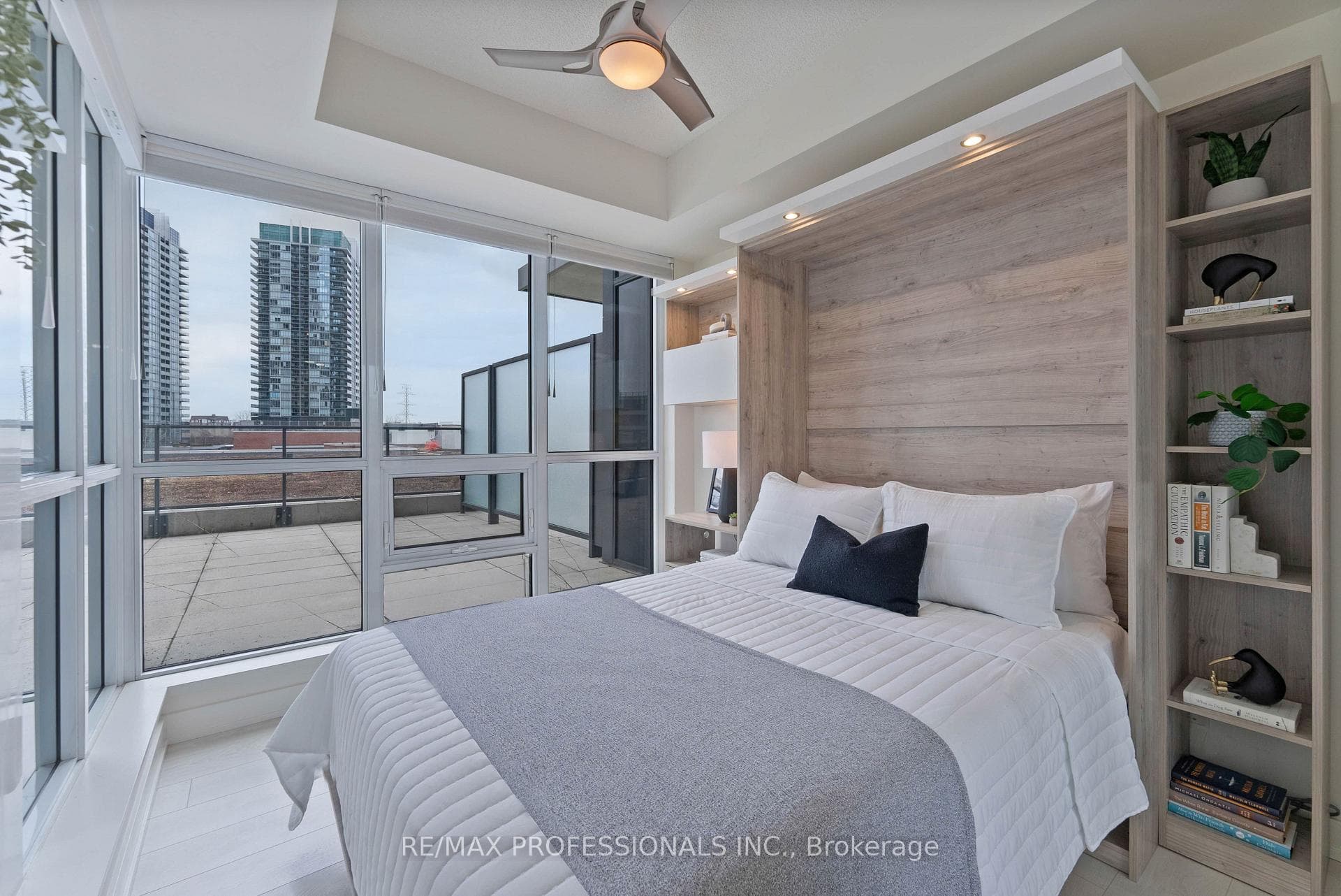 2200 Lakeshore Boulevard Unit 611 photo 26