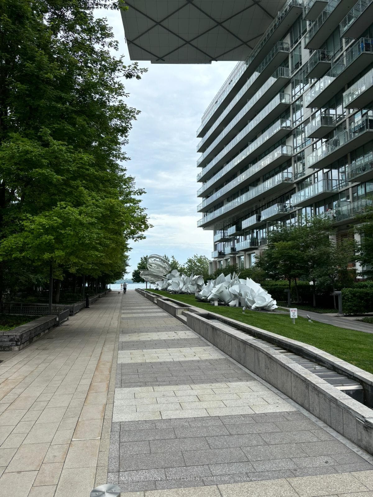 39 Queens Quay Unit 520 photo 19