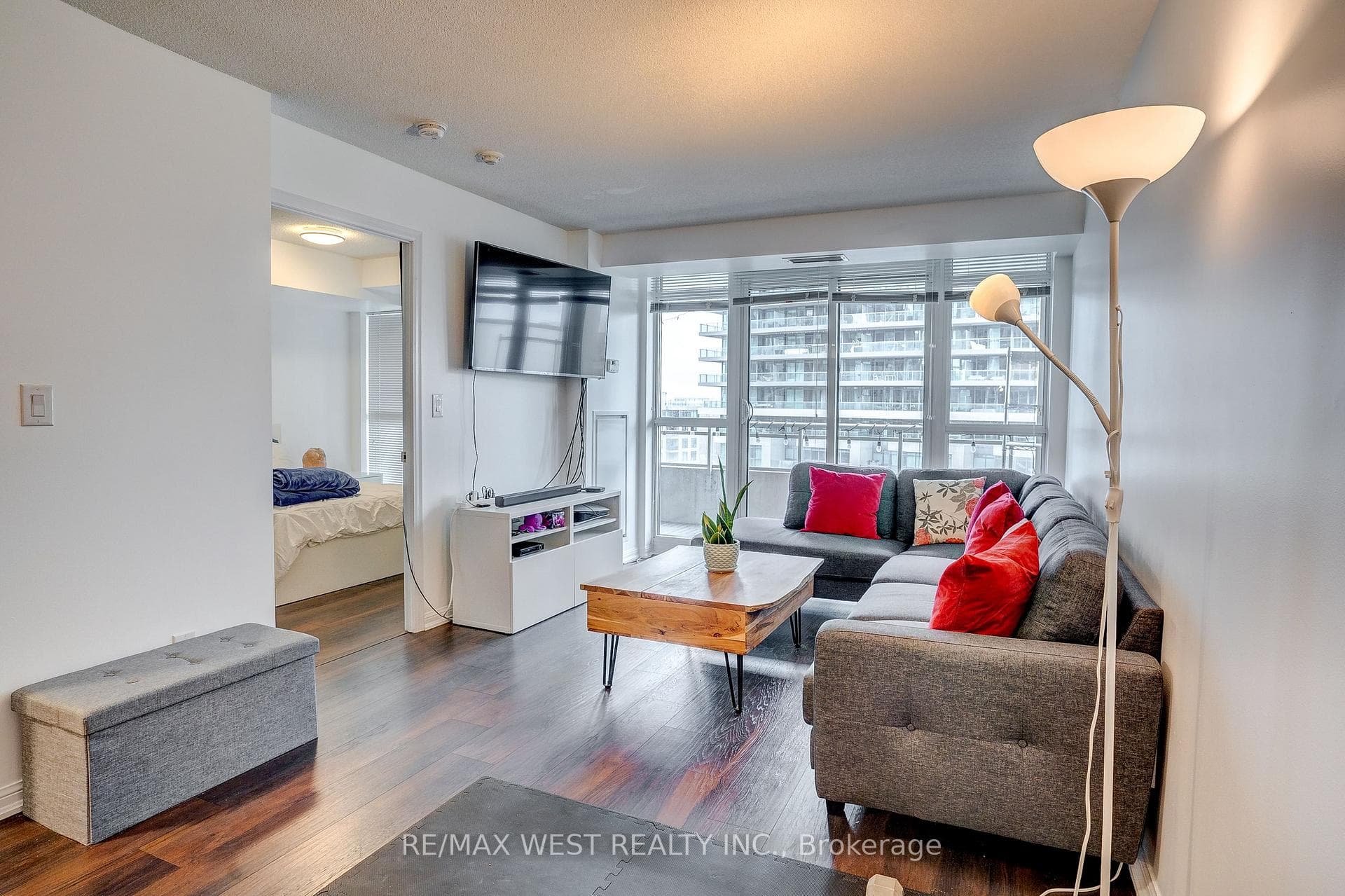 35 Bastion Street Unit 1013 photo 6
