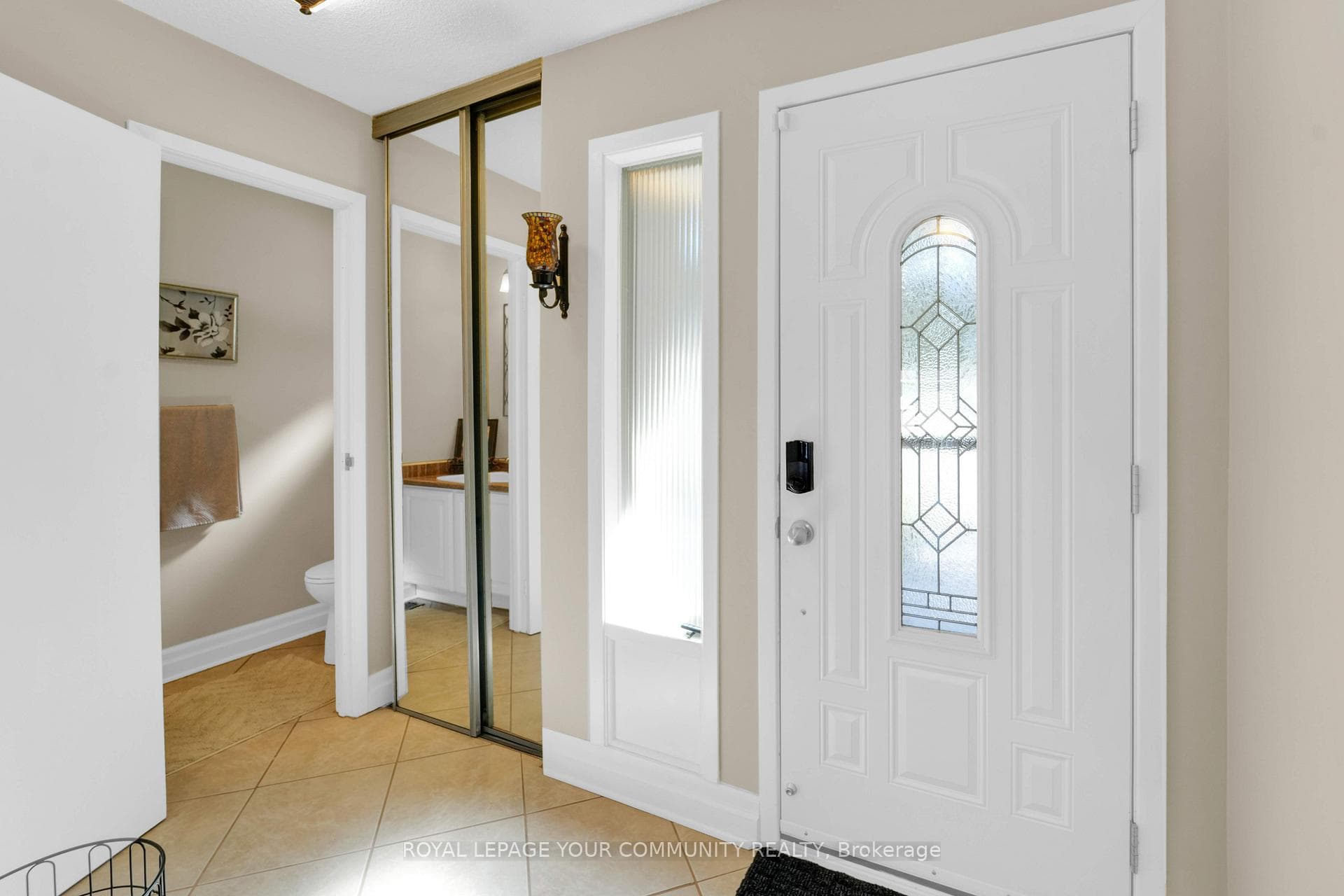249 Collings Avenue photo 4