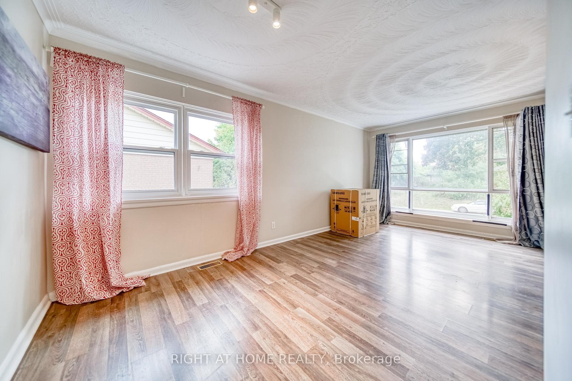 1353 Waverly Avenue photo 14