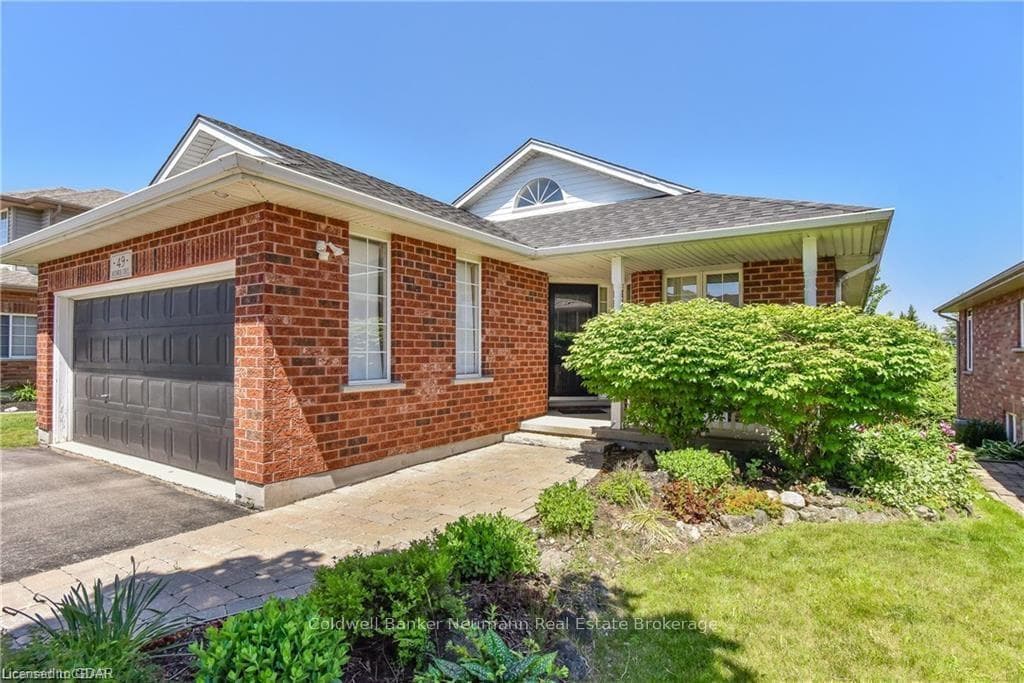 49 MUNROE Crescent photo 1