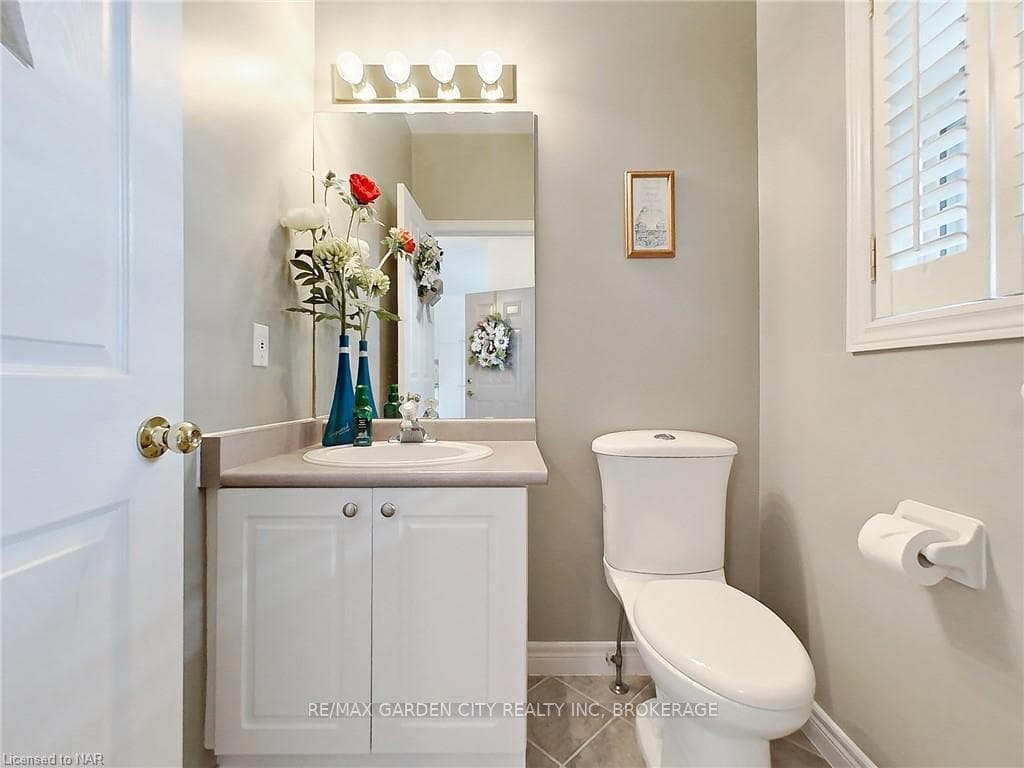 2 pce Powder room , perfect for visitors