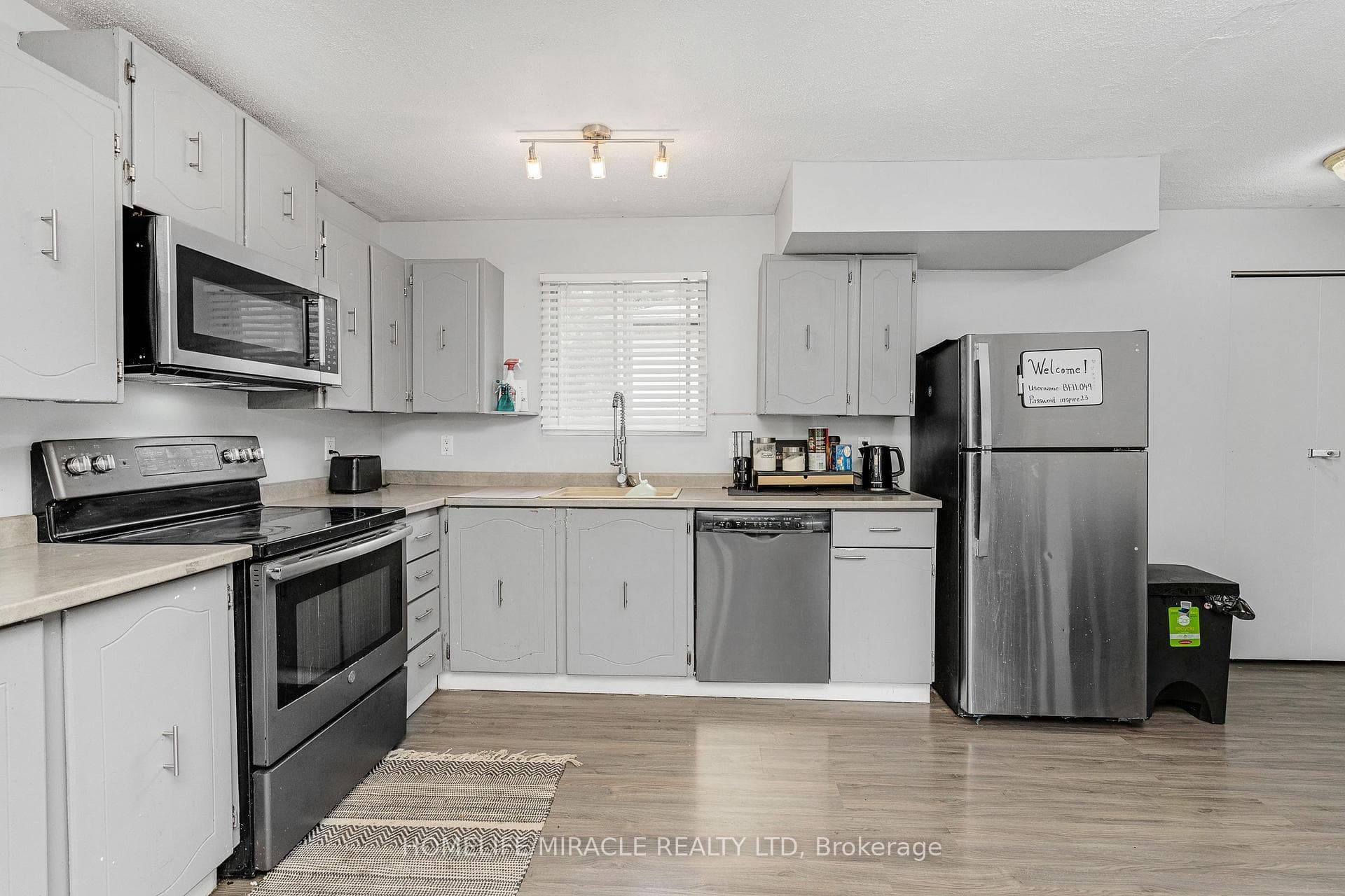 1180 Heathfield Court photo 4