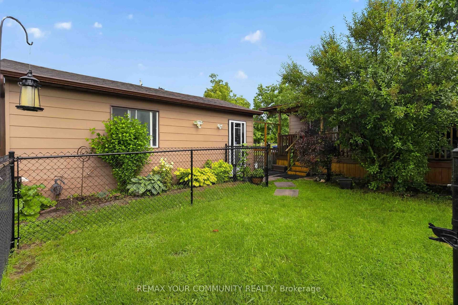 165 Roxanna Drive photo 29