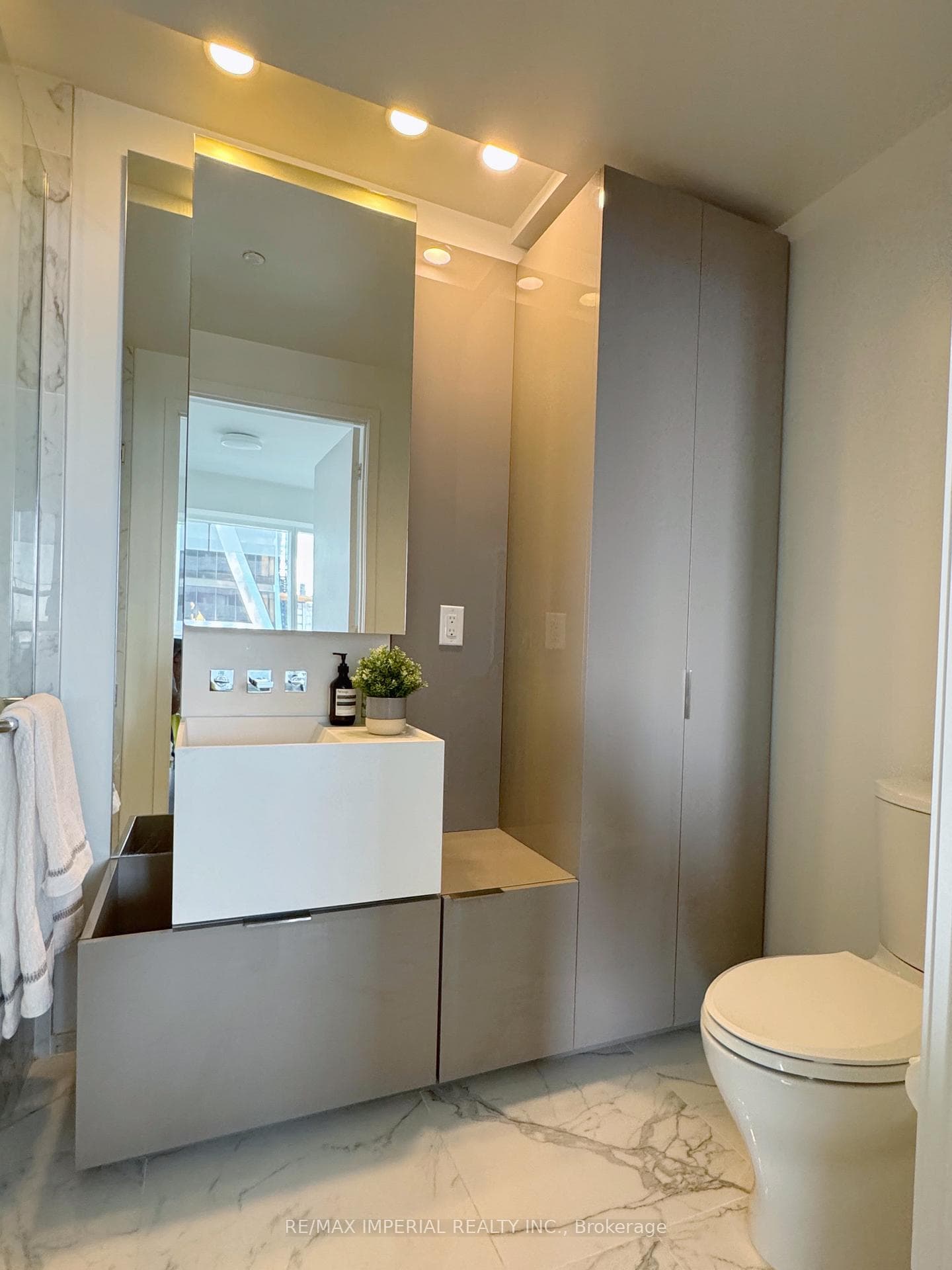 1 Bloor Street Unit 6407 photo 21
