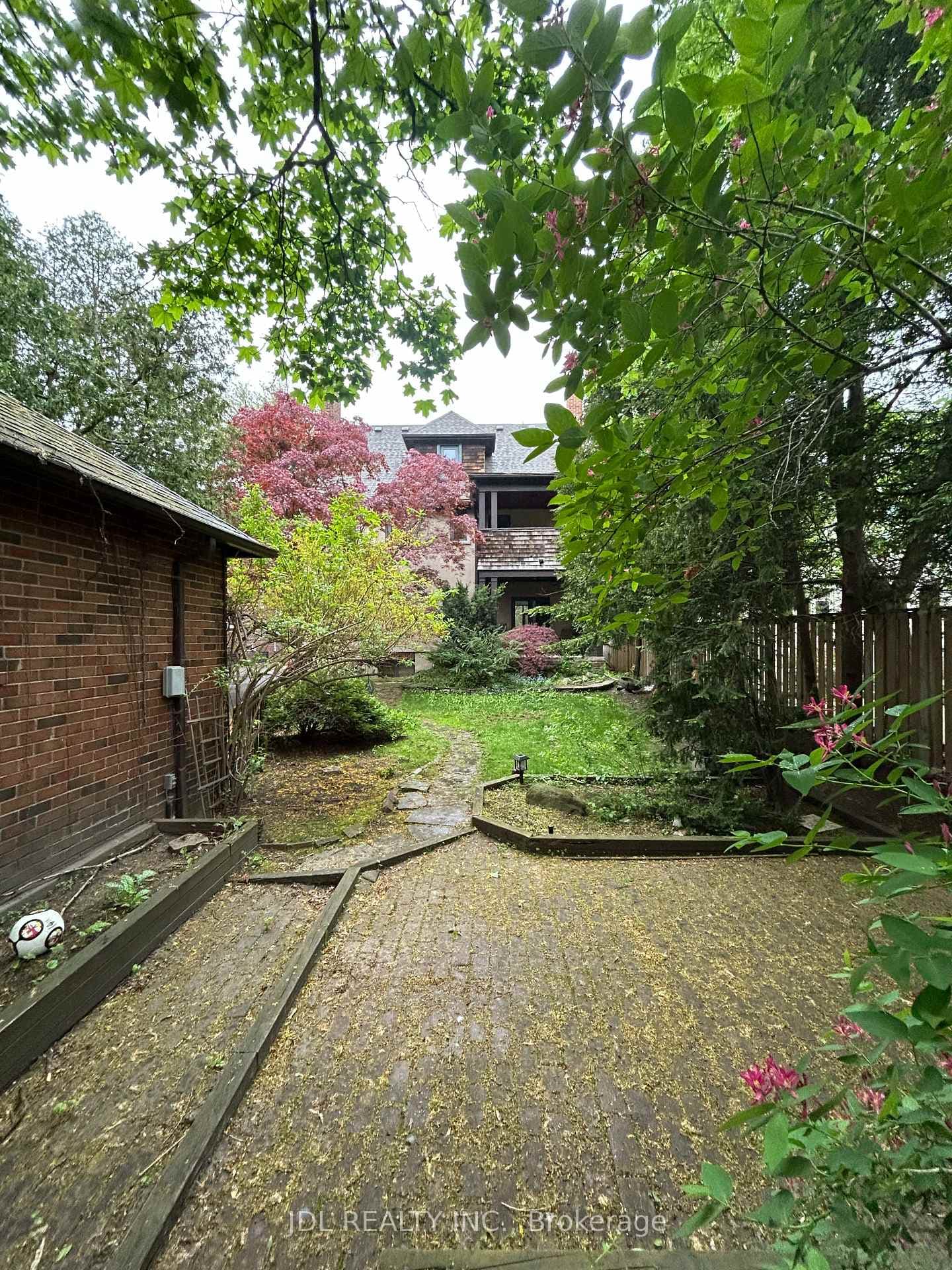 19 Glengrove Ave Avenue Unit Bsmt photo 3