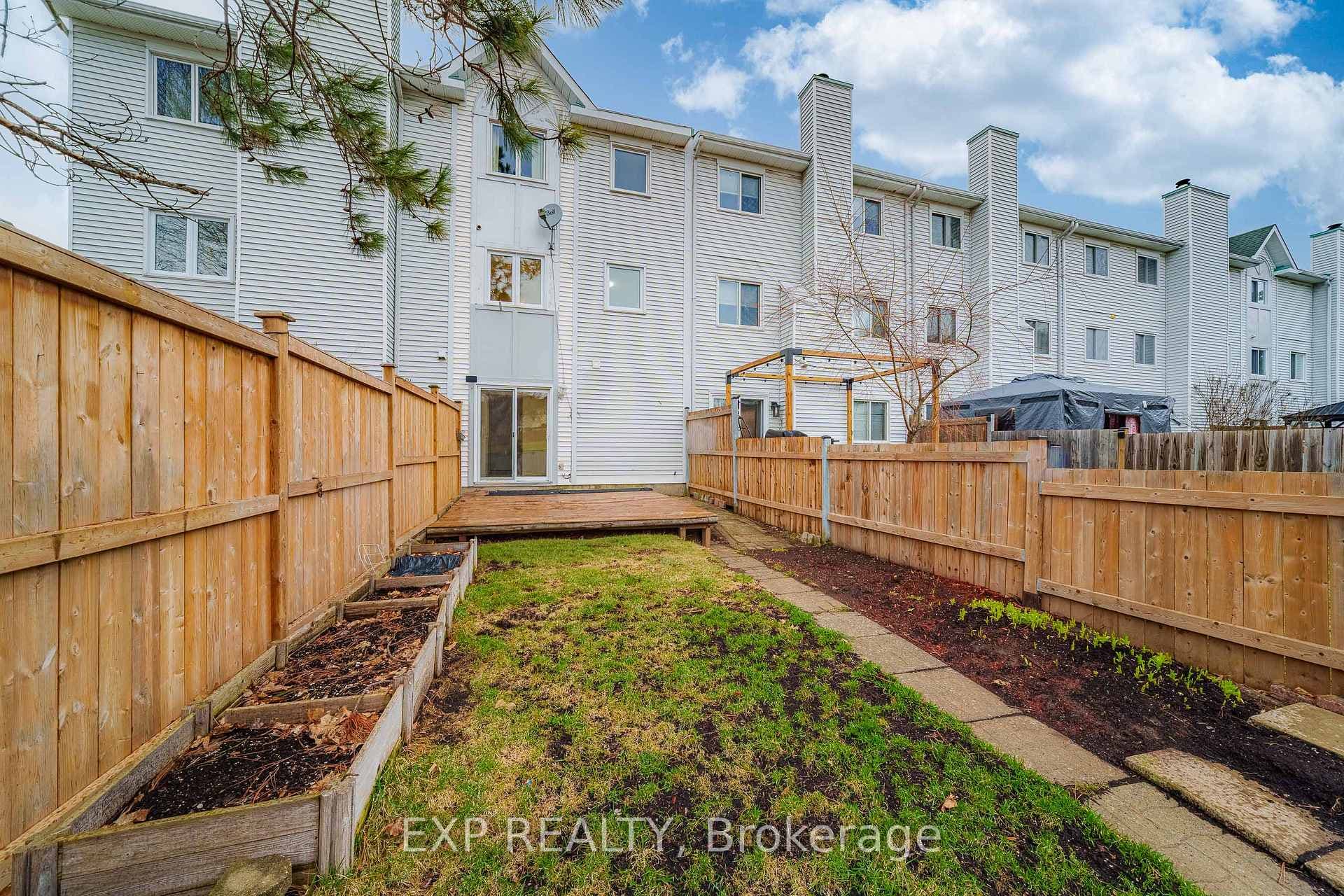 98 Castlegreen Private photo 22
