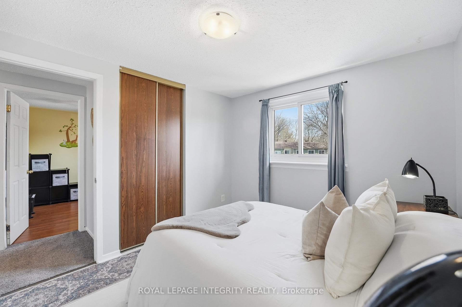 776 Vinette Crescent photo 17