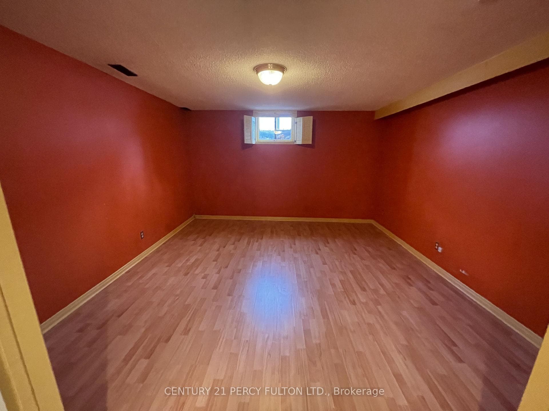 10208 Tenth Line photo 23