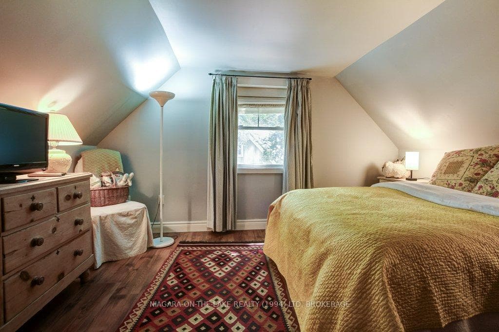 342 William Street photo 18