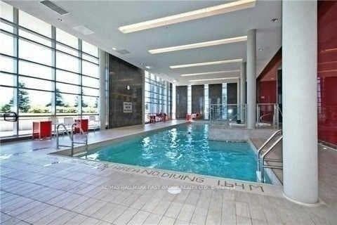 125 Village Green Square Unit 1808 photo 17