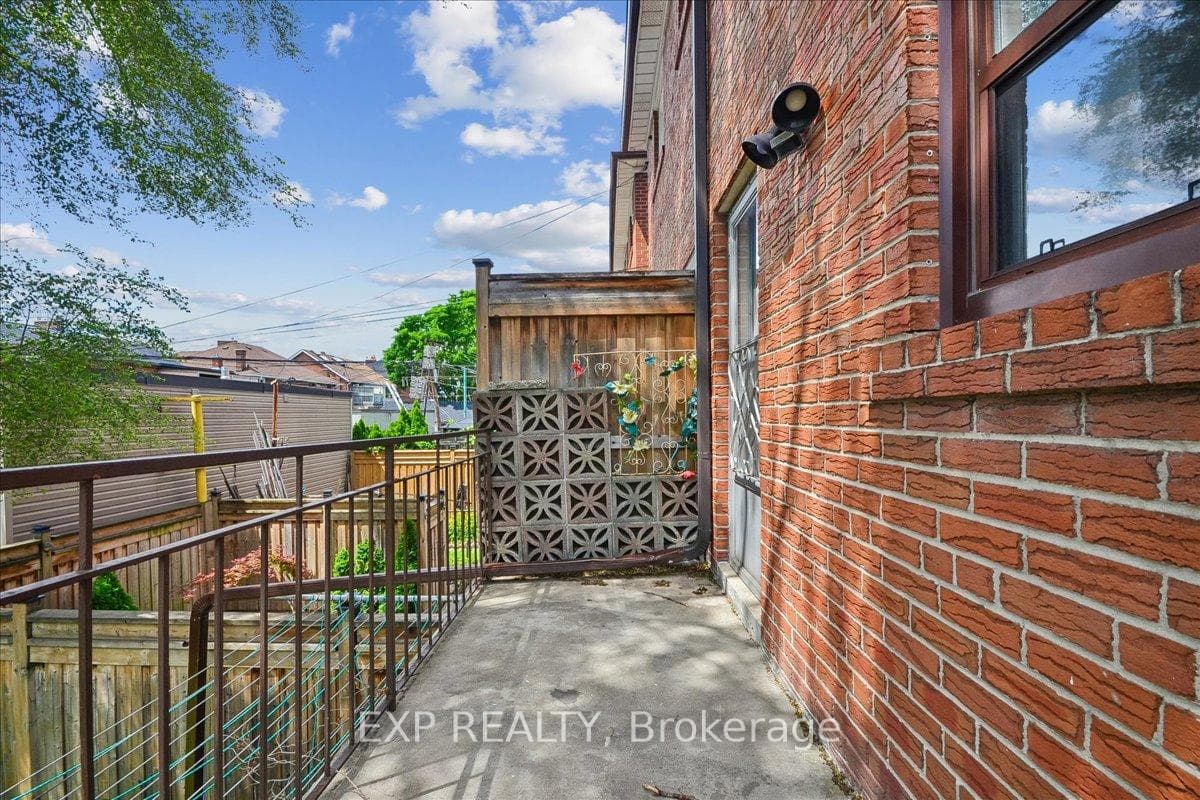 346 Westmount Avenue photo 23
