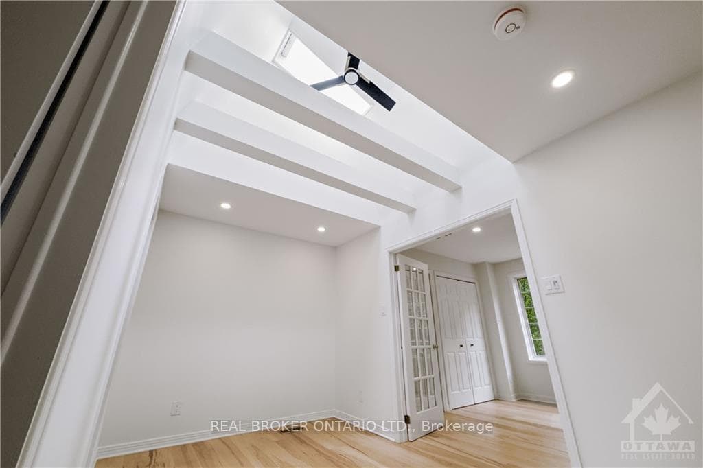 36 EMPRESS Avenue photo 22