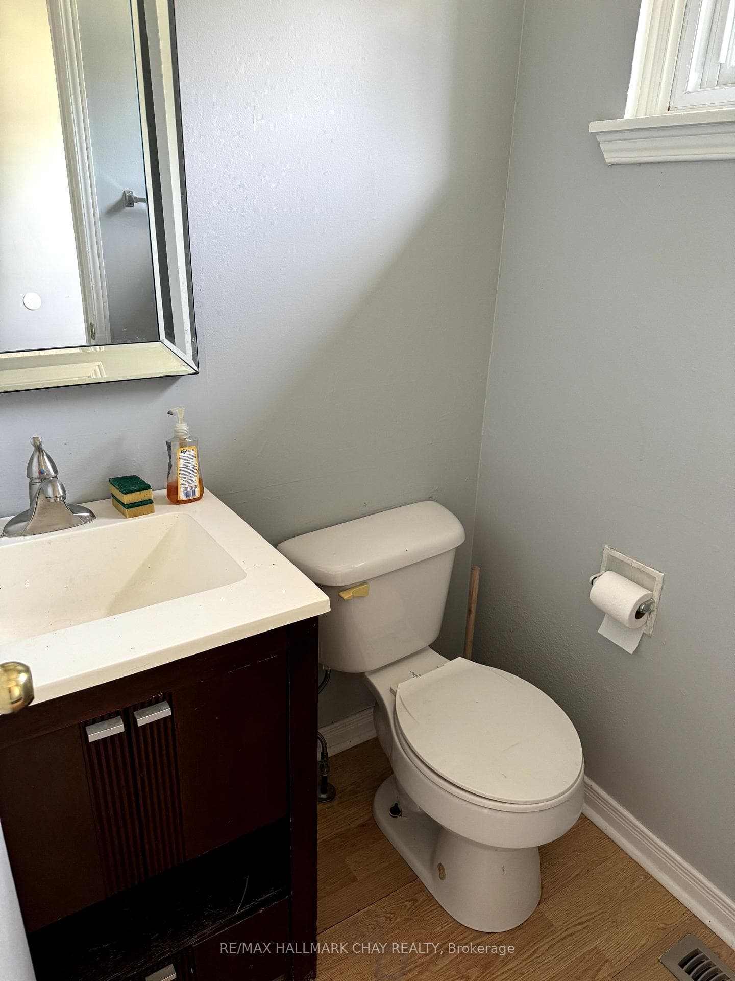 18 Chaucer Crescent photo 4