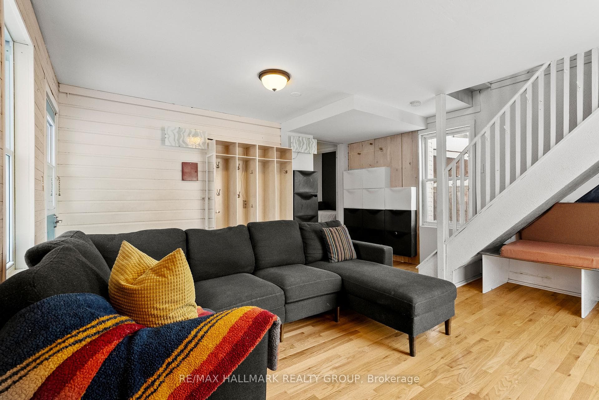 523 St Lawrence Street photo 4