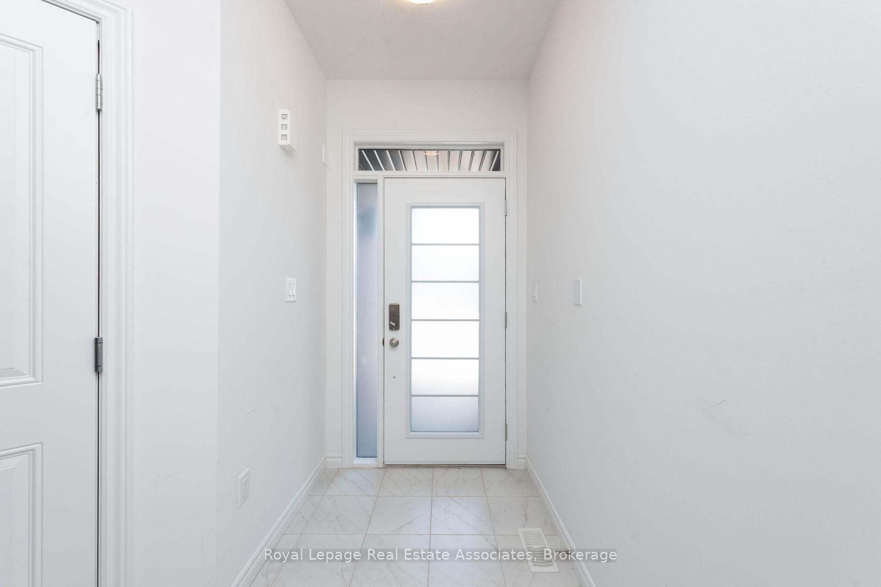 3985 Crown Street photo 2