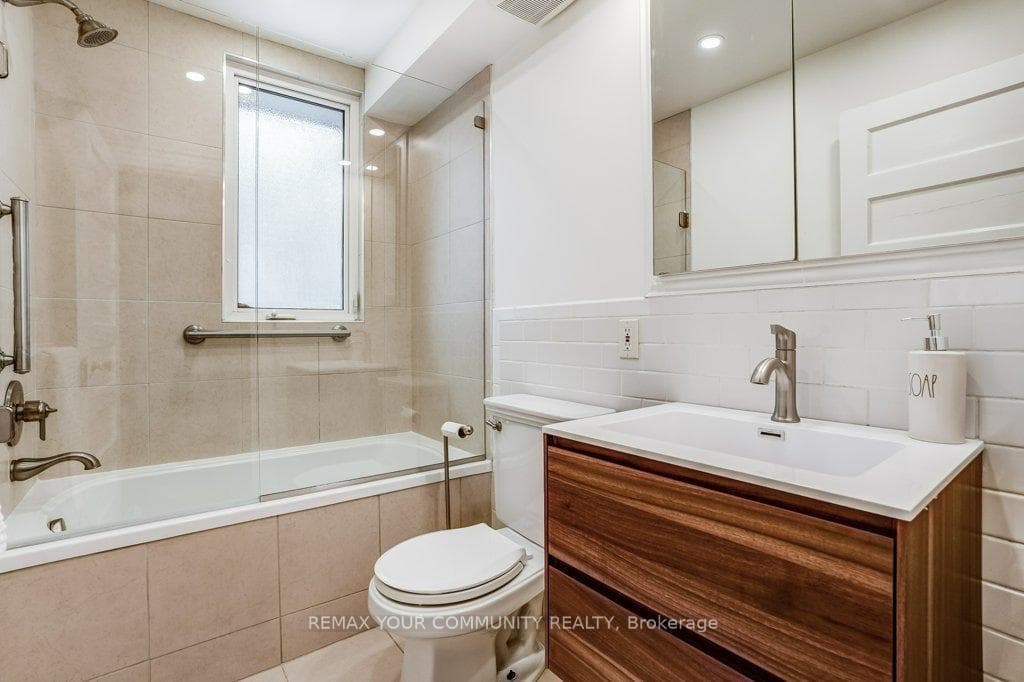 11 1/2 Sparkhall Avenue photo 13