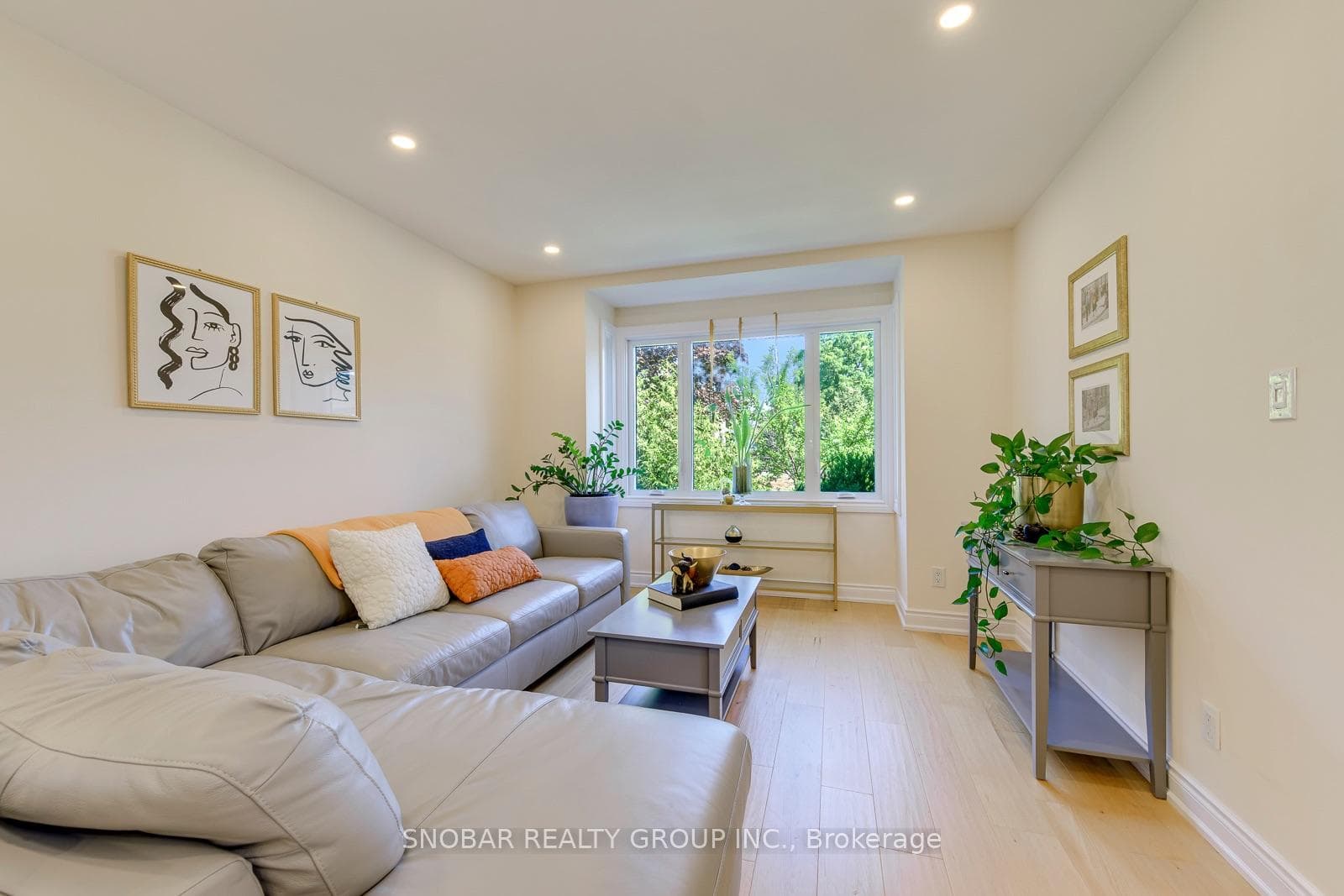 2257 Lawrence Avenue photo 8