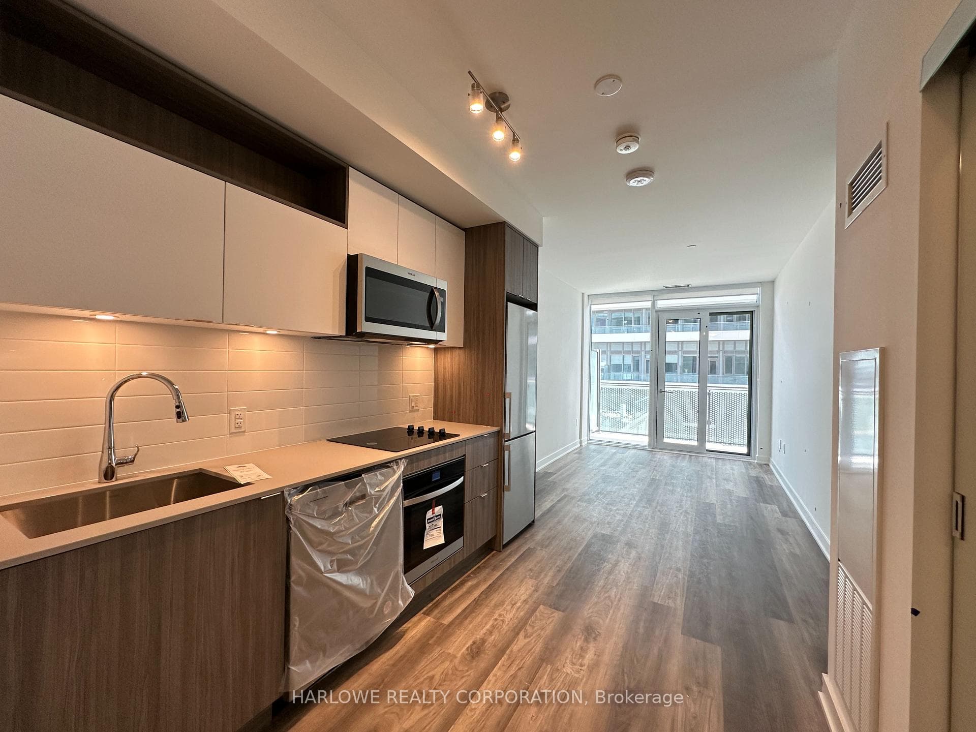 135 Lower Sherbourne Street Unit 1933 W photo 1