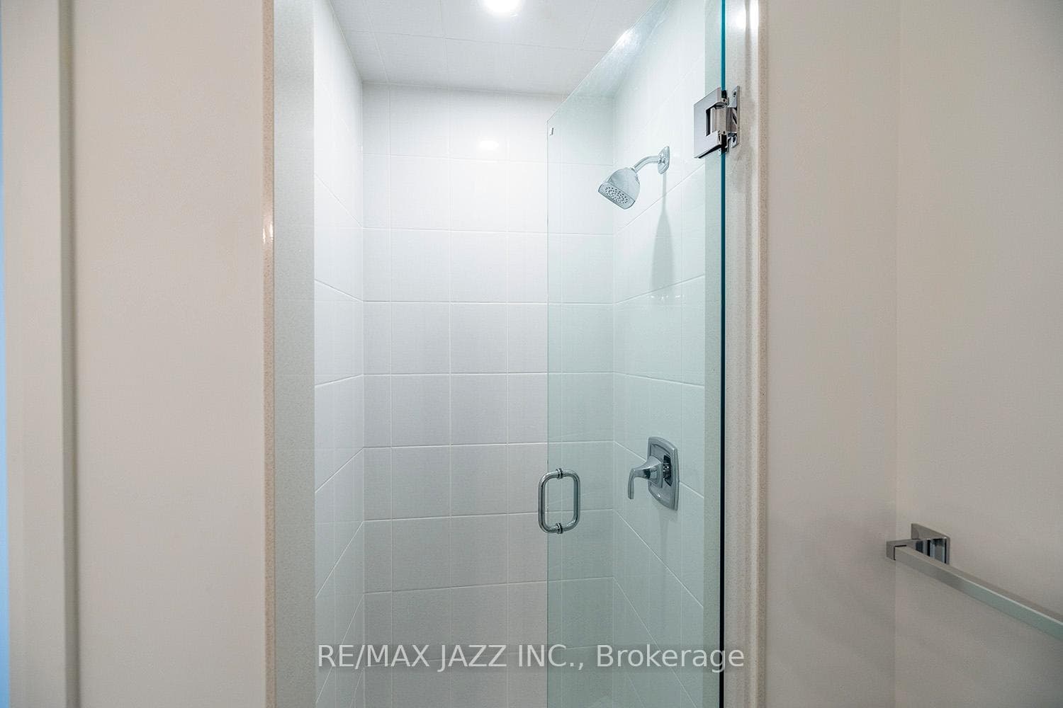 50 Lakebreeze Drive Unit 401 photo 14