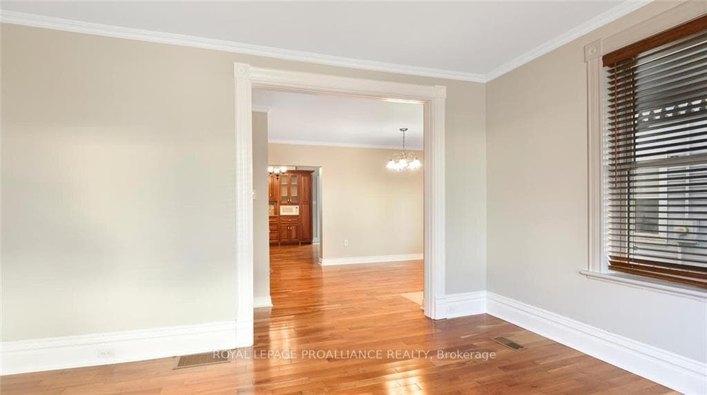 483 VICTORIA Street photo 9