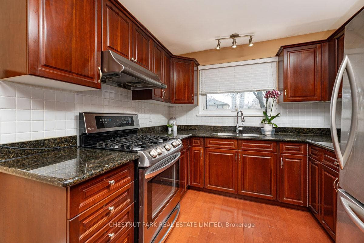 16 Vanderbrent Crescent photo 7