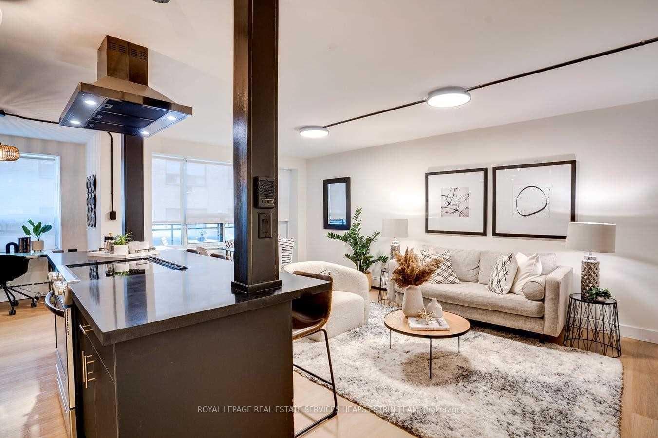 420 Eglinton Avenue Unit 206 photo 3