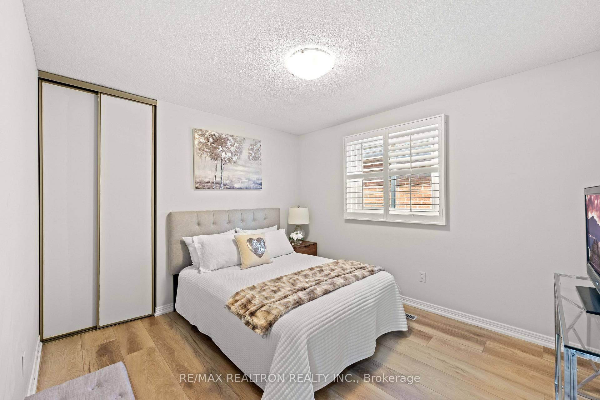 143 Spring Gate Boulevard photo 32