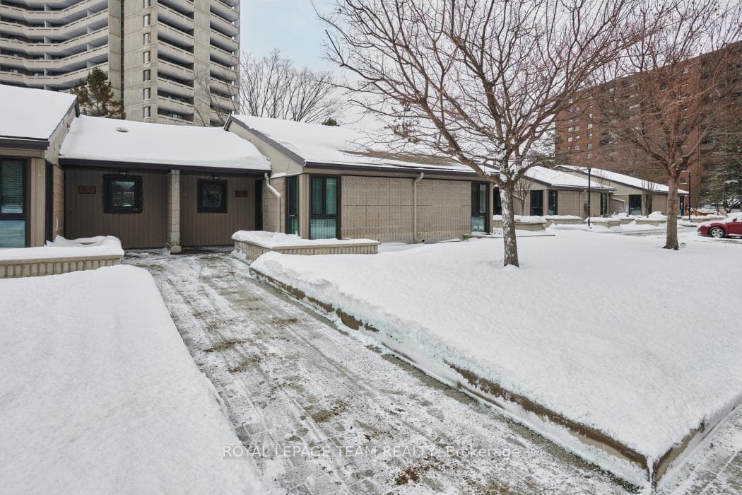 1137 Ambleside Drive photo 2